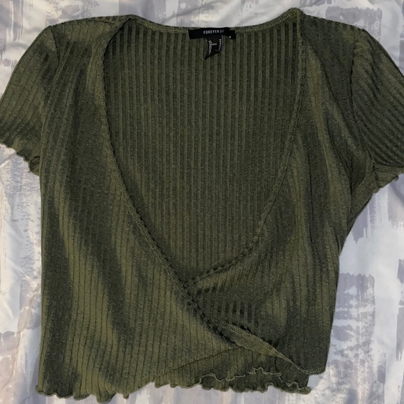 Used, hardly worn forever 21 olive deep v ribbed top. Size M. - Picture 1 of 2